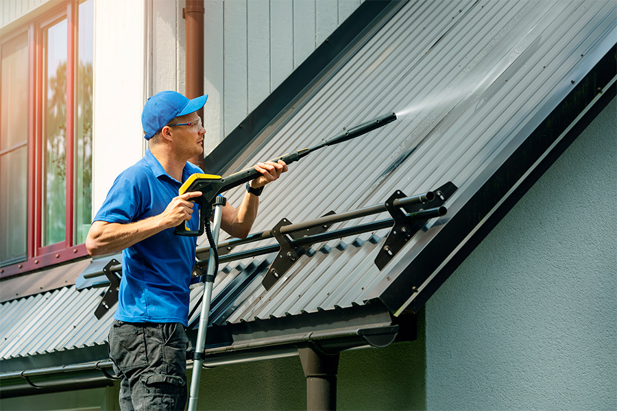 worker water pressure washing service in saint marks fl